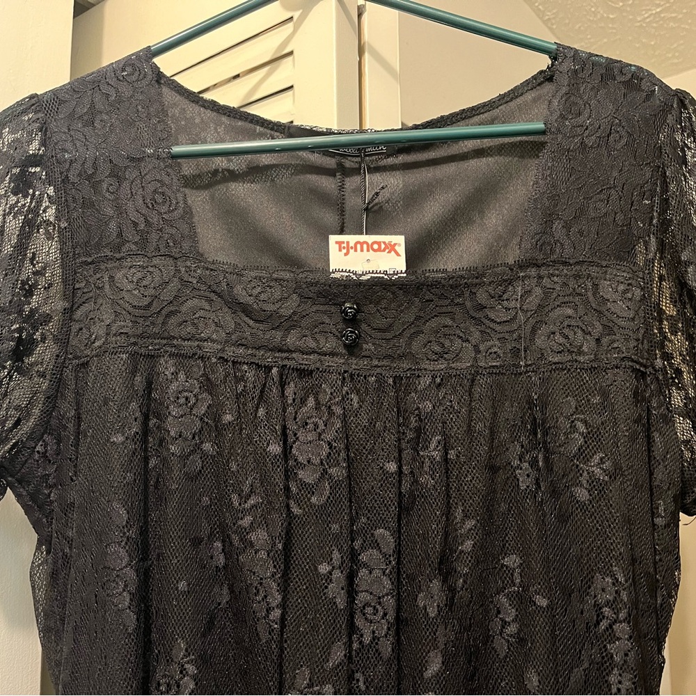 Willi Smith Black Lace Cap-Sleeve Top, Size Medium
